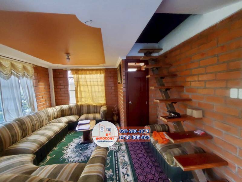 C1289 AMPLIA CASA CON ÁREA VERDE DE VENTA